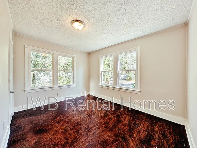 Northside — Photo 4