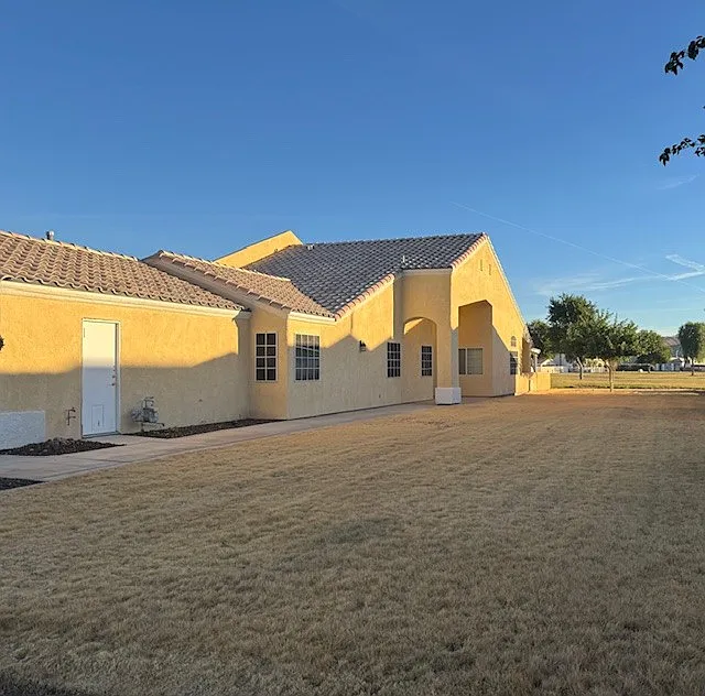 3 bed, 2.0 bath, 1702 sqft, $1,975 — Photo 1