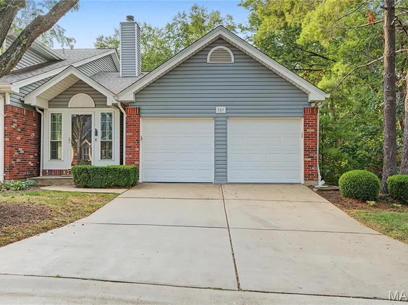 227 Kehrs Mill Trl, Ballwin, MO 63011