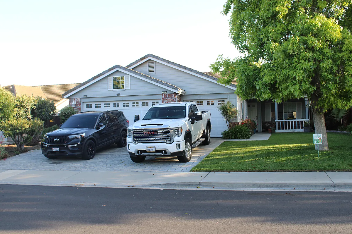 Building Photo - 434 Farmland Dr