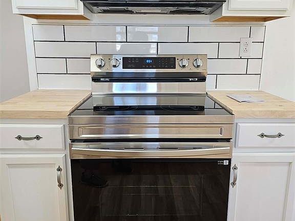 5th image of 404 S 2nd St