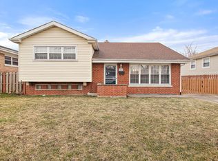 10140 S 52nd Ave, Oak Lawn, IL