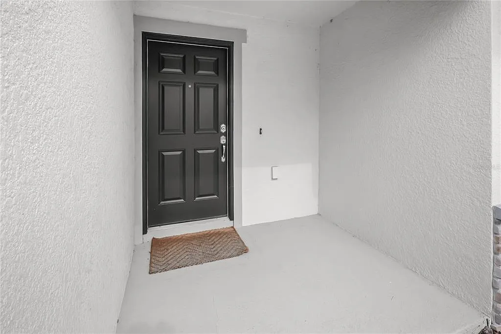 3 bed, 2.5 bath, 1726 sqft, $2,200 — Photo 3