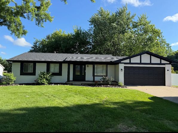 211 Maple Dr