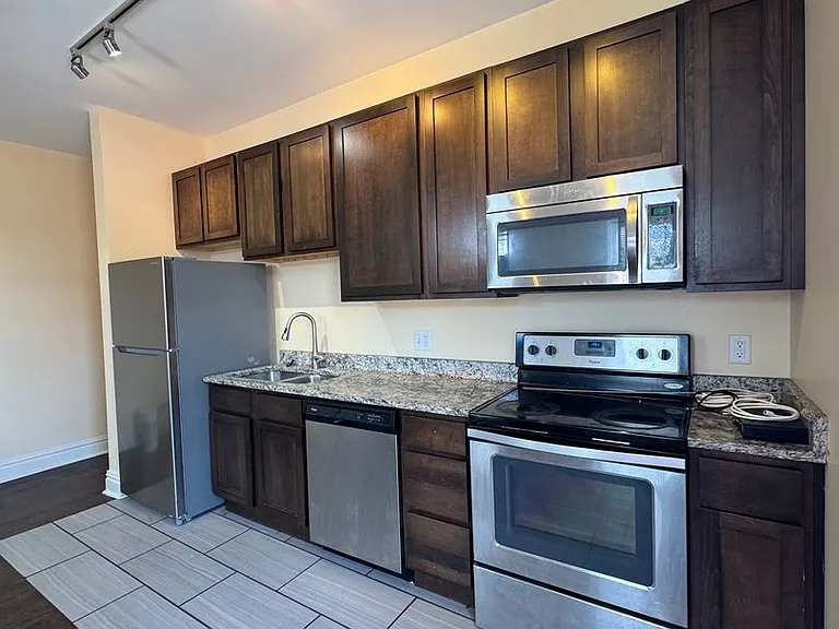 4230-36 Manchester Ave — Photo 2