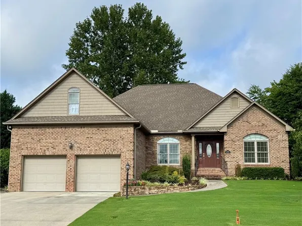 5008 Windsor Ct, Elon, NC 27244