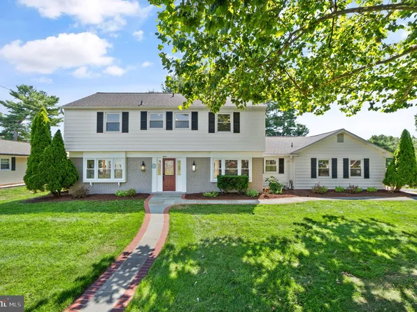 4231 Majestic Ln, Fairfax, VA 22033