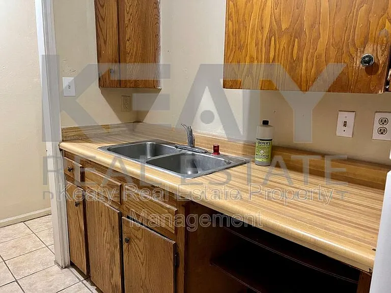 409 Scotsdale St #B — Photo 4
