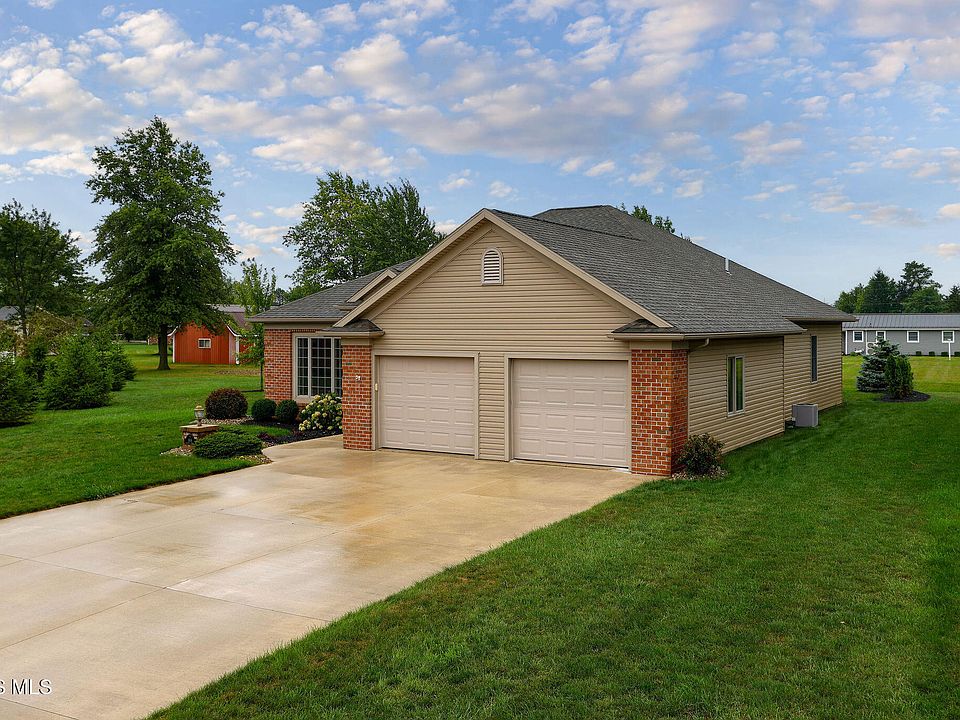 1st image of 806 Silver Pines Dr
