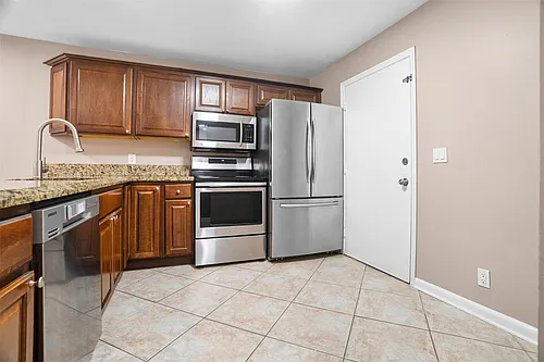 22615 SW 66th Ave Photo 1
