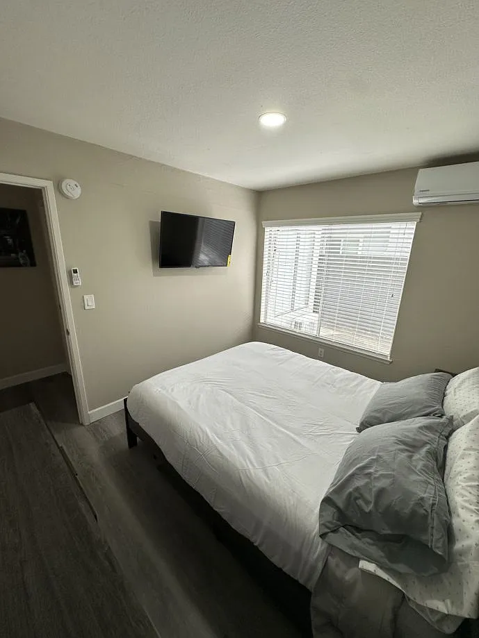 7 bed, 2138 sqft, $1,100 — Photo 3