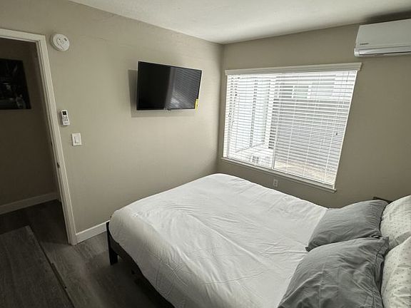 3rd image of 7995 Montara Ave #2