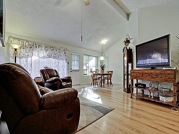 4th image of 2310 Landshire Dr