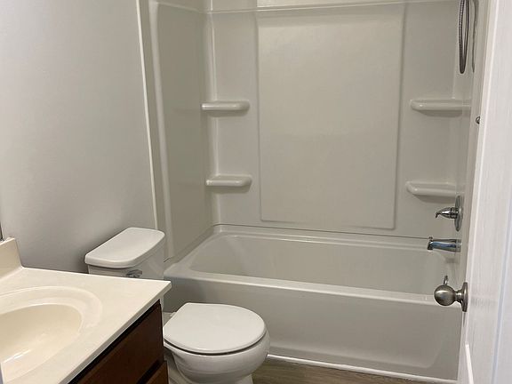 5th image of 11 Landis Ct