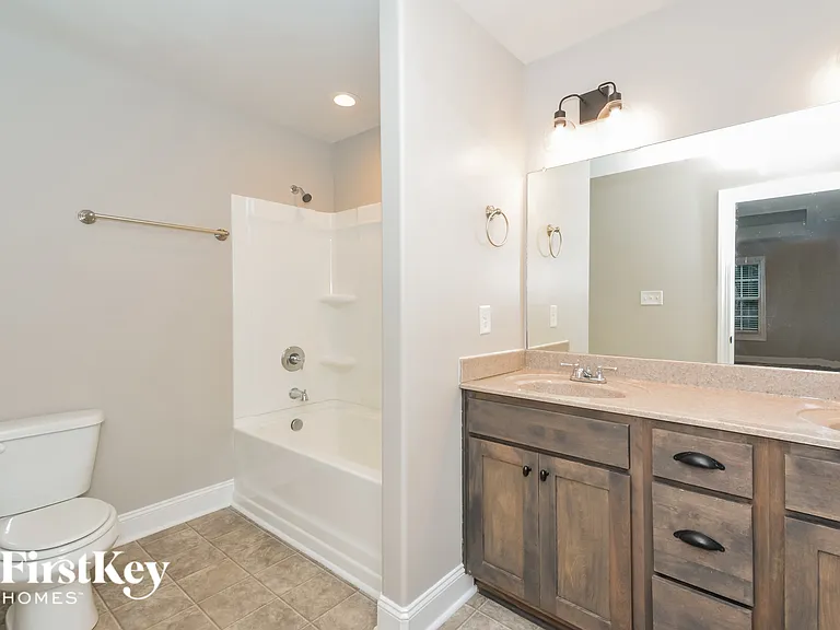 450 Galvin Dr — Photo 8