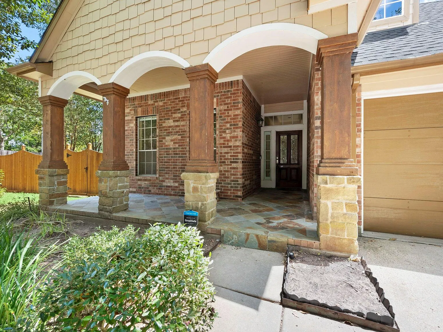 3 bed, 2.0 bath, 2151 sqft, $2,200 — Photo 4