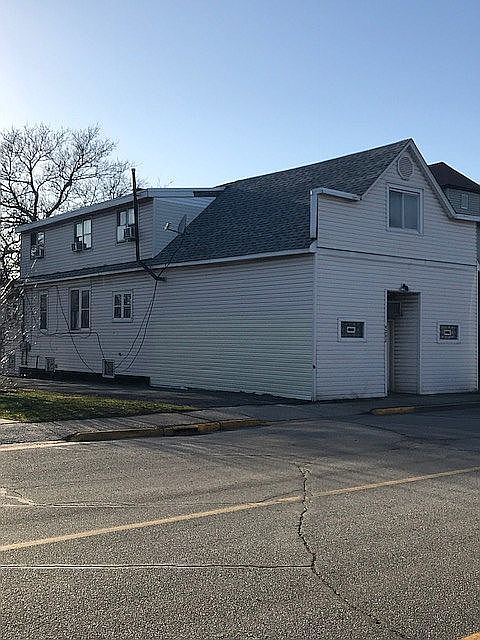 1st image of 4242 Sheffield Ave