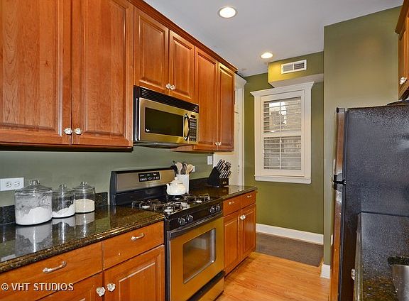 5th image of 4309 N Paulina St APT 1B