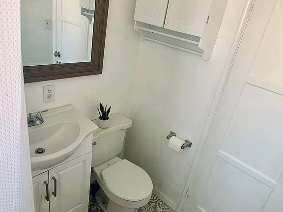 4th image of 6601 Babcock Ave