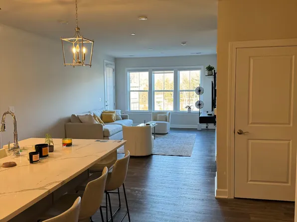 3927 Fair Ridge Dr APT 503, Fairfax, VA 22033