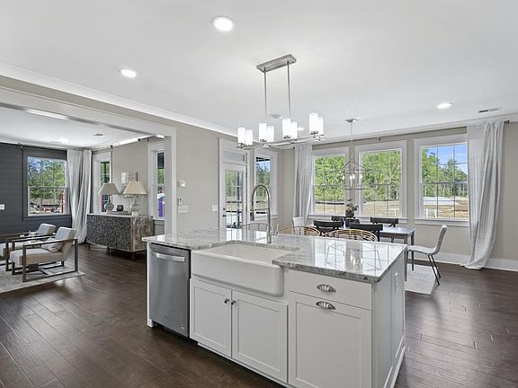 PHOTOS OF A SIMILAR HOME