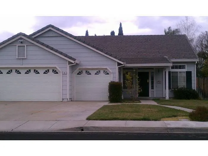 685 Wildrose Way photo 1