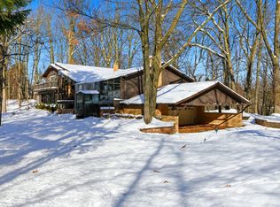 4710 Cove Rd, West Bloomfield, MI 48323