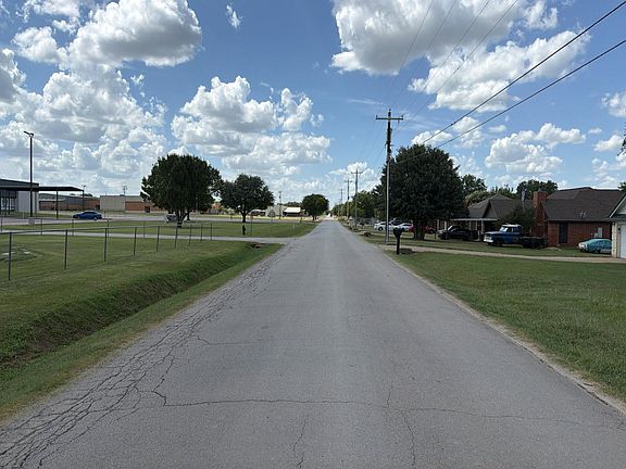 4th image of 410 S Cleburne Whitney Rd