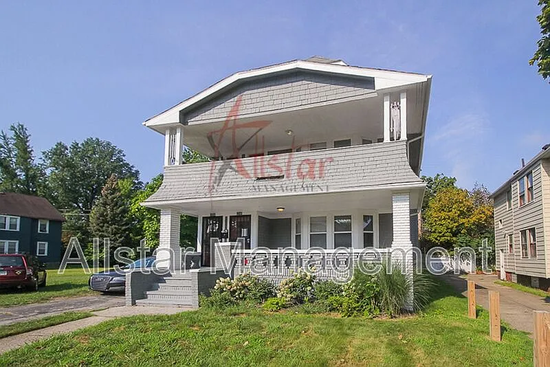 3 bed, 1.0 bath, 1427 sqft, $1,100 — Photo 2