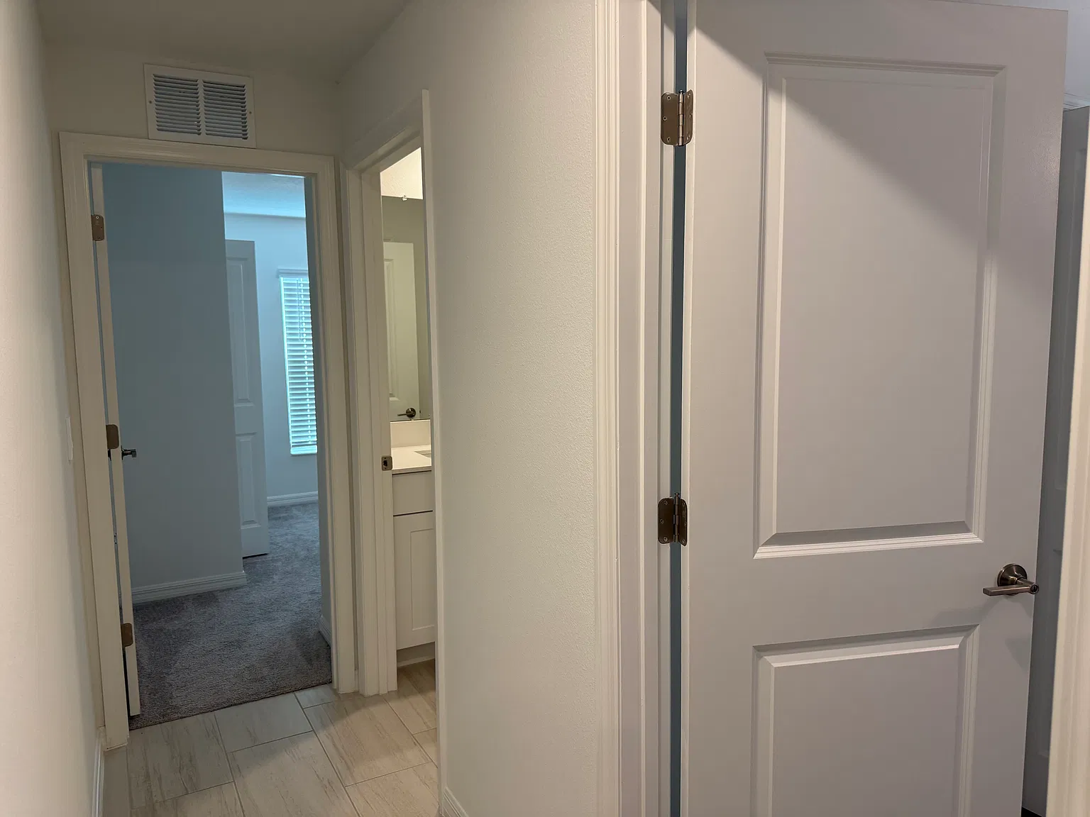 4 bed, 1936 sqft, $2,499 — Photo 3