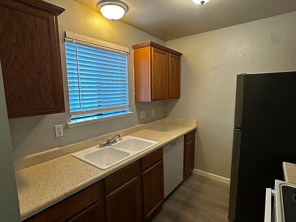 3rd image of 1221 N Peach Ave APT 145
