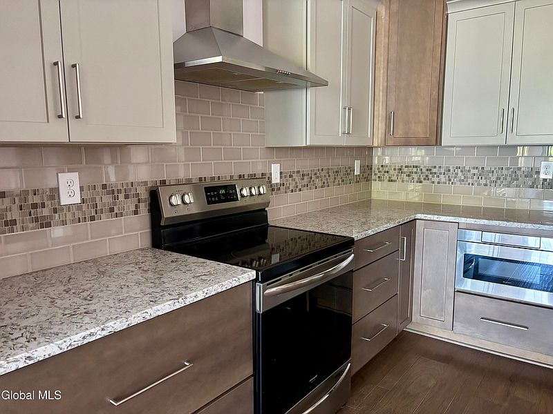 5th image of 86 Cambridge Way
