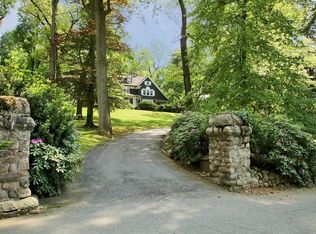 71 Hathaway Ln, Essex Fells, NJ 07021