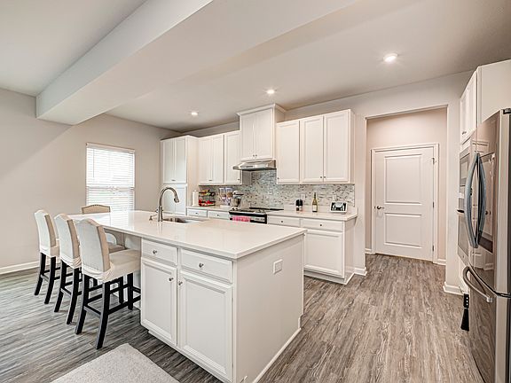 4th image of 2708 Dorset Dr