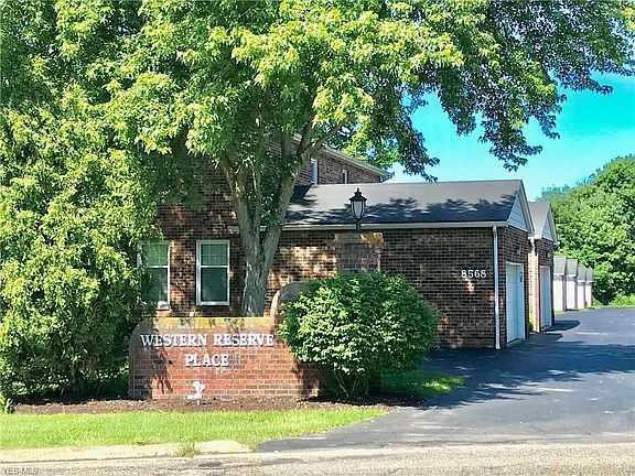 3rd image of 8572 Glenwood Ave #2