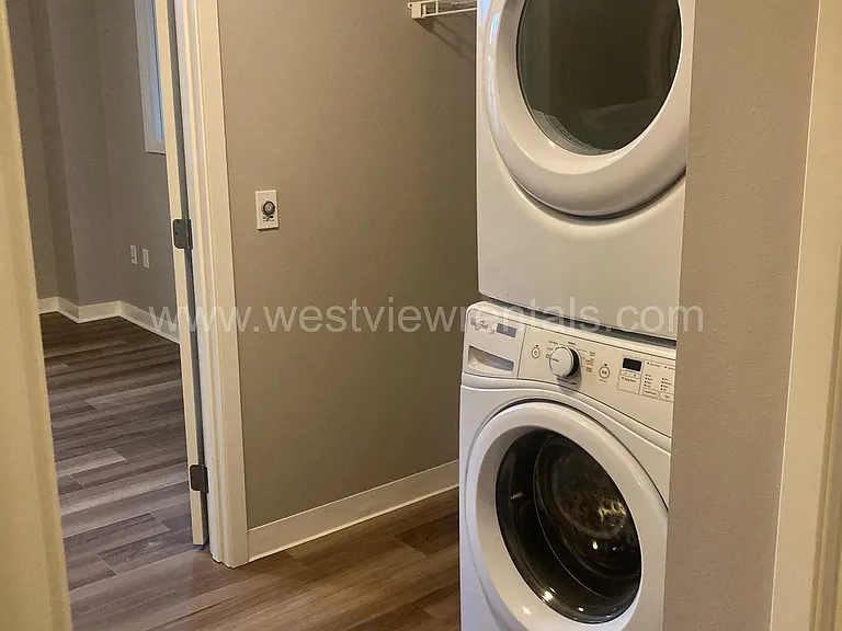 203 E Laurel St — Photo 238