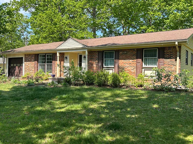45320 Barefoot Dr — Photo 1