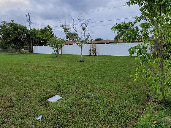 Newly landscaped, spacious back yard.