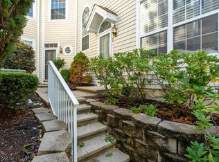 54 Pheasant Brook Ct, Bedminster, NJ 07921