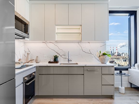4th image of 4519 Davis St #10C