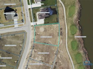 917 Pine Valley Dr, Bowling Green, OH 43402