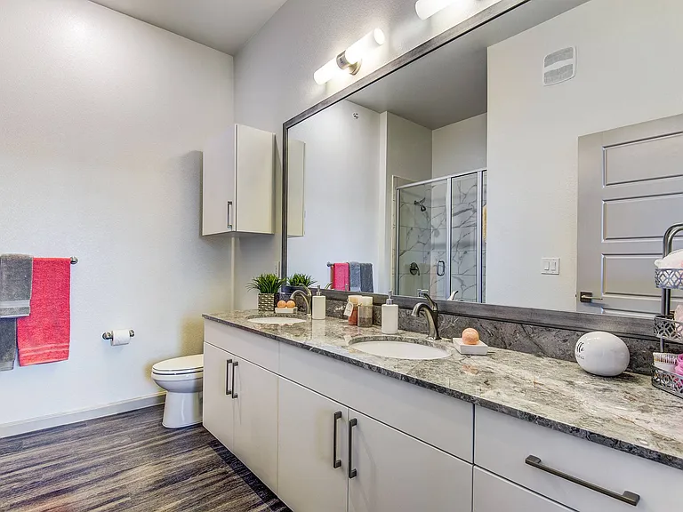 Hebron 121 Station Apartments — Photo 15