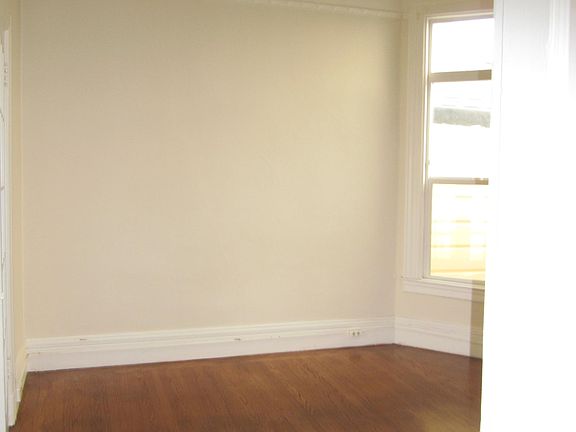 middle bedroom