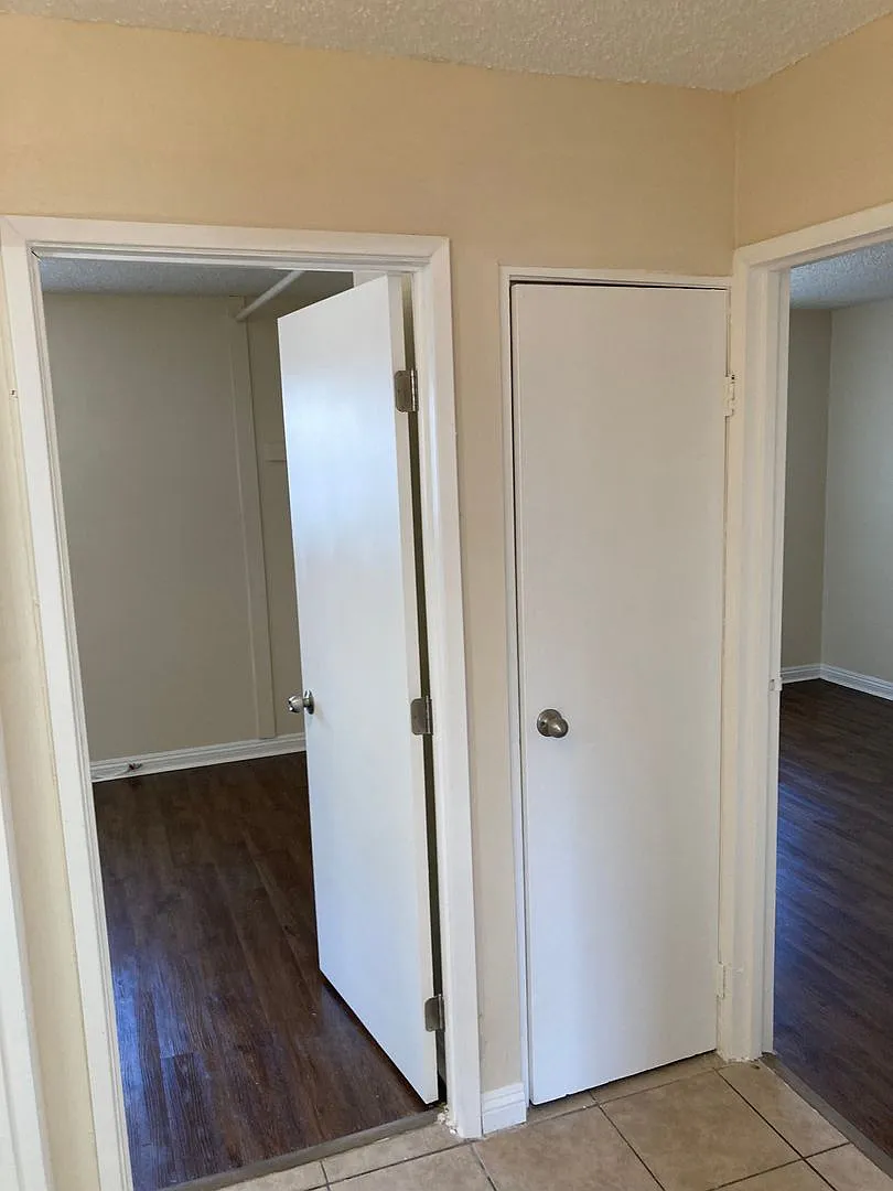 The 52nd Street Apartments — Photo 2