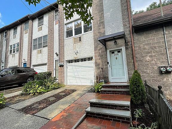 2nd image of 206 Ward Ave
