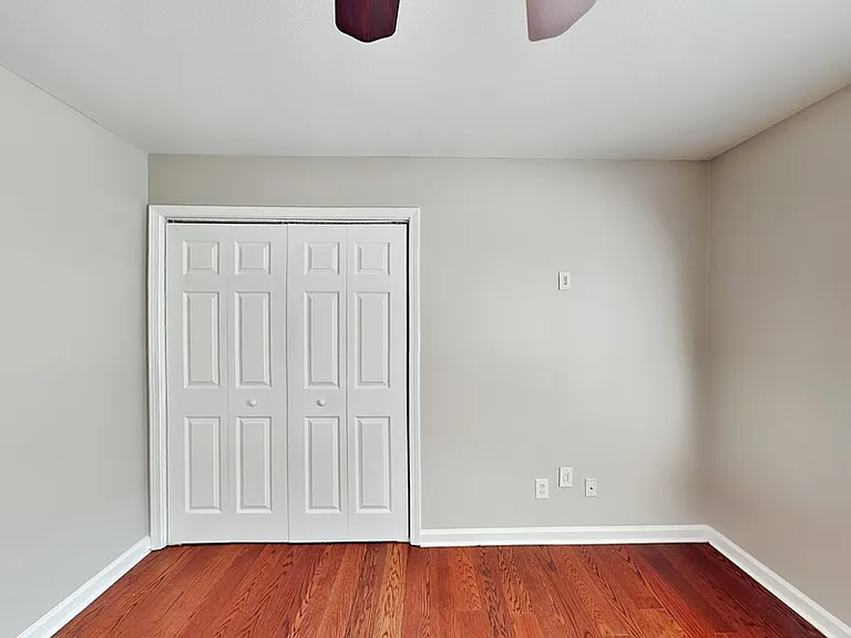 1020 Camelot Dr — Photo 15