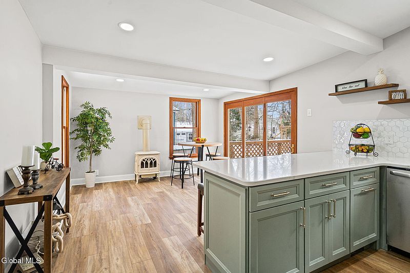 5th image of 4 Saratoga Avenue