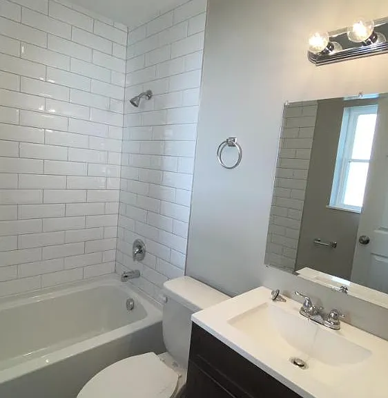 814 Easton St — Photo 1