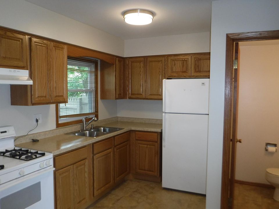 1st image of 915-923 S La Grange Rd