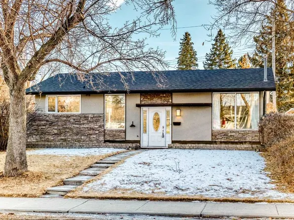 2831 N 63rd Ave SW, Calgary, AB T3E 5J6